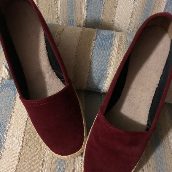 Wine Suede Slip On Wedges Size 7 - Picture 3 of 4